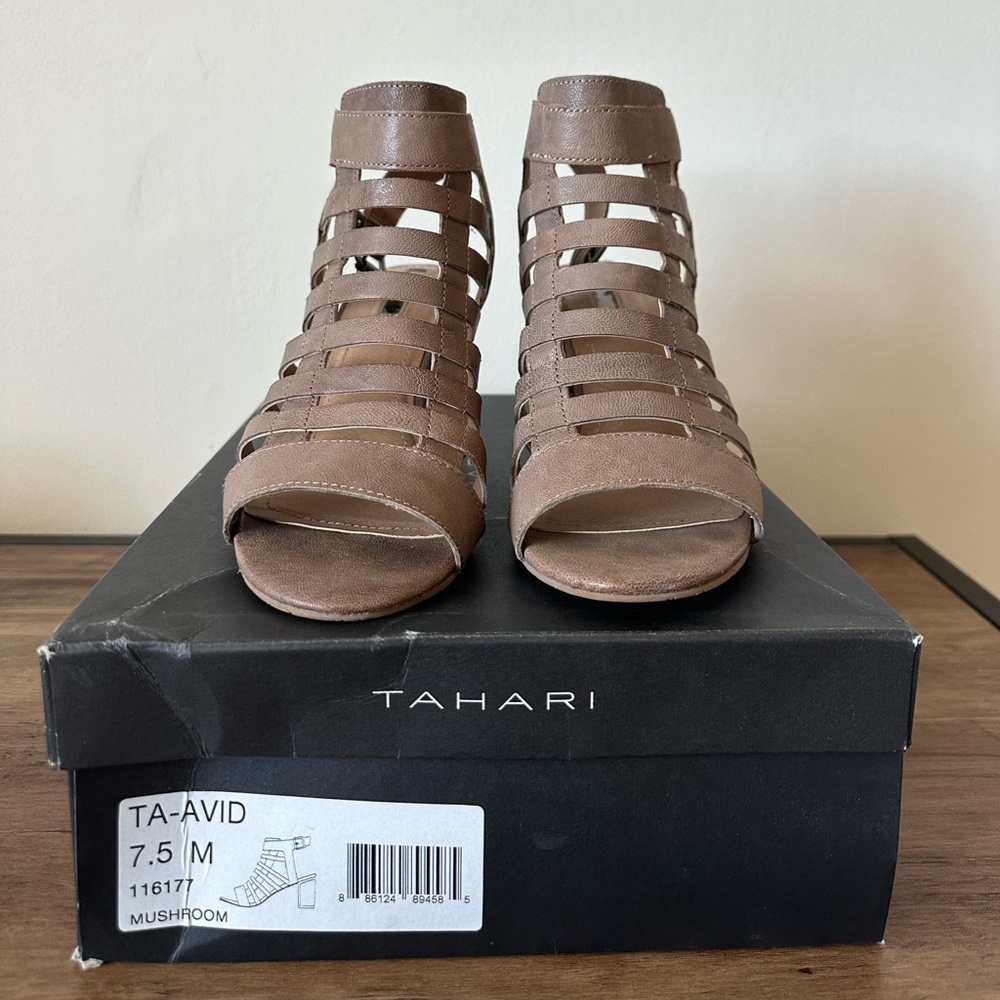 Like New Tahari Sandals